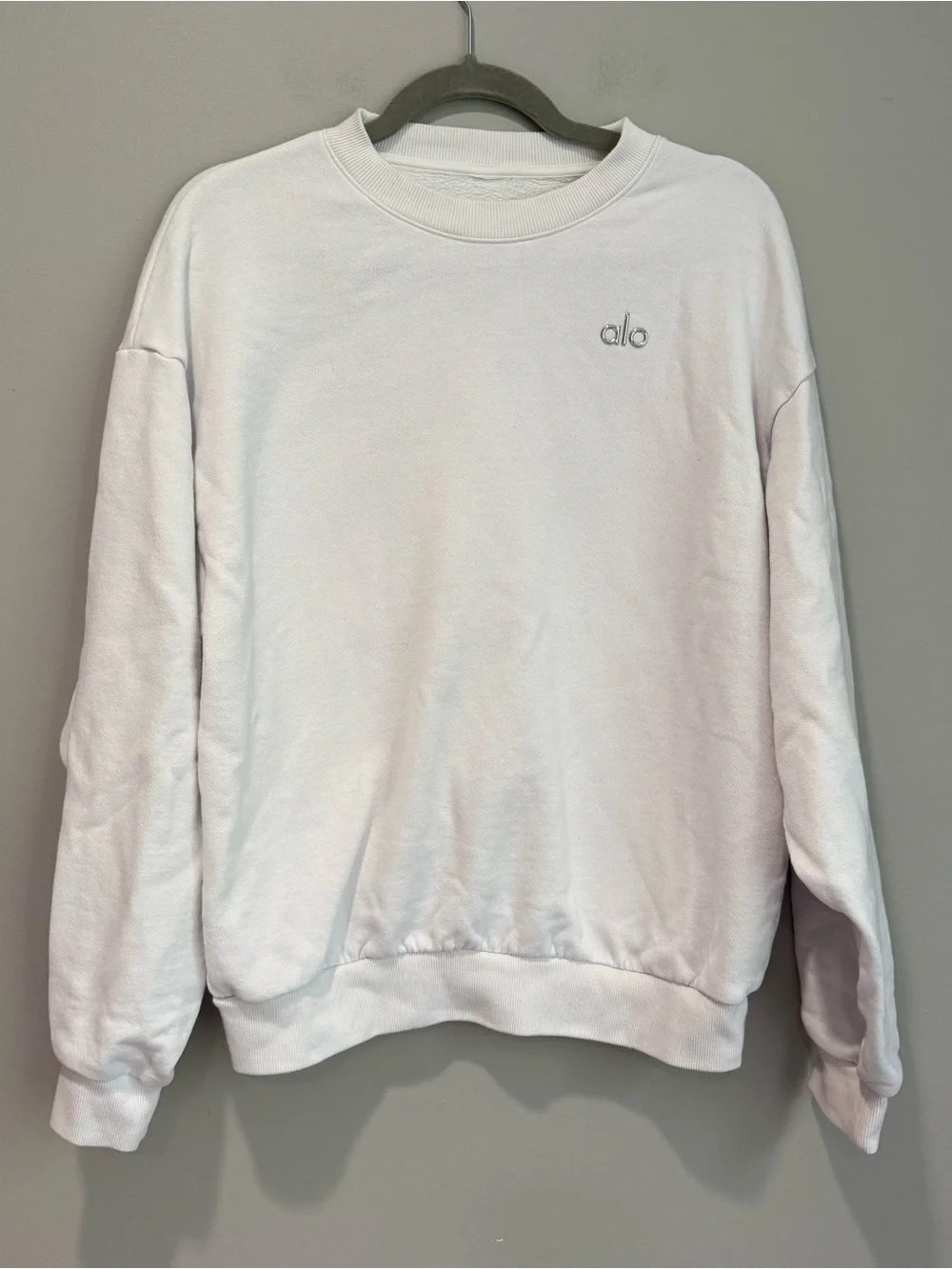 ALO Yoga White Accolade Crew Neck Pullover